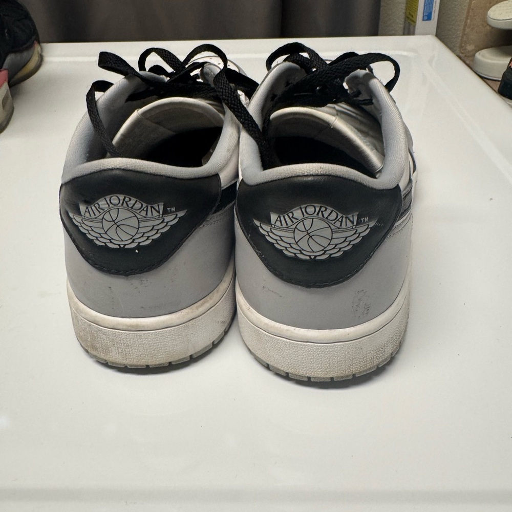 Jordan Men's Black and White Sneakers